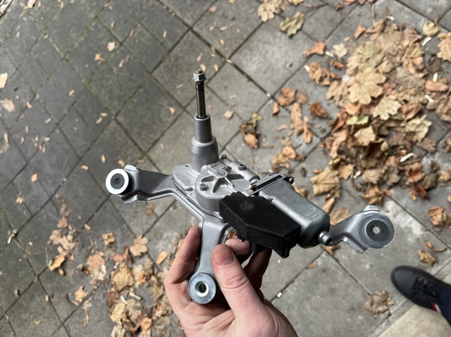 Склоочисник дверей задка 8513042101 TOYOTA
