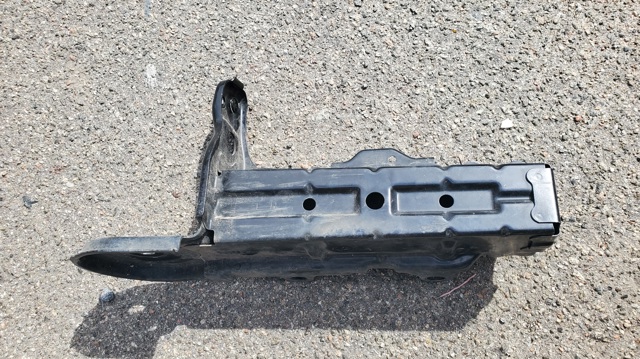 Кронштейн передньої балки 5210333010 TOYOTA