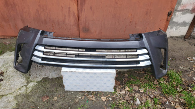 Бампер на авто 521190E937 TOYOTA