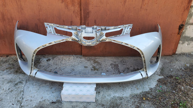 Бампер передній в зборі 521190U927 TOYOTA