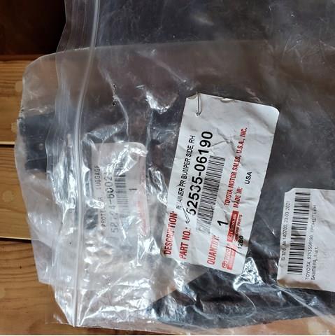 Праве кріплення переднього бампера 5253506190 TOYOTA