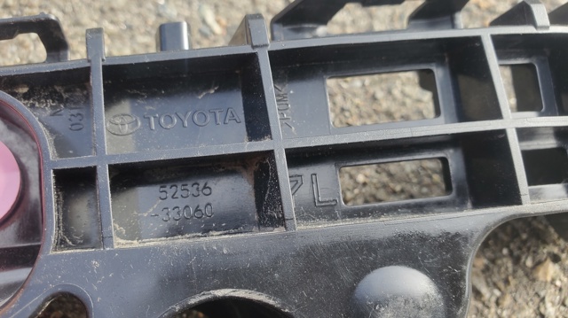 Кронштейн кріплення бампера переднього лівий 5253633060 TOYOTA