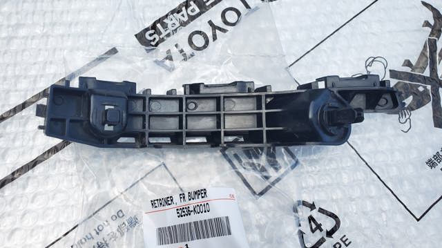 Напрямна переднього бампера, ліва 52536K0010 TOYOTA