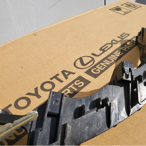 Кронштейн бампера заднього, правий 5256242060 TOYOTA