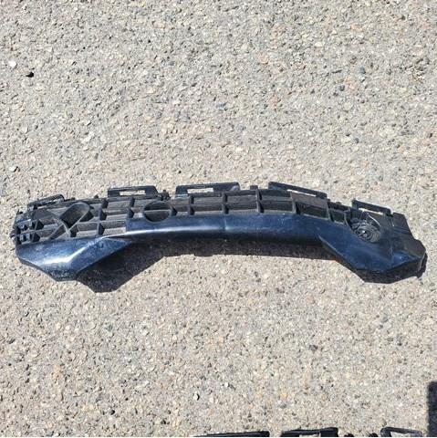 Ліве кріплення заднього бампера 525760D450 TOYOTA