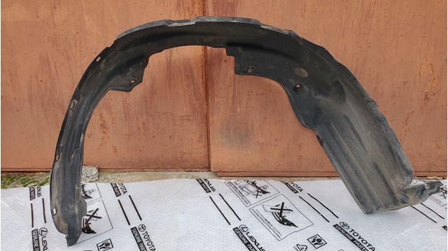Підкрилки передні праві 5387542061 TOYOTA