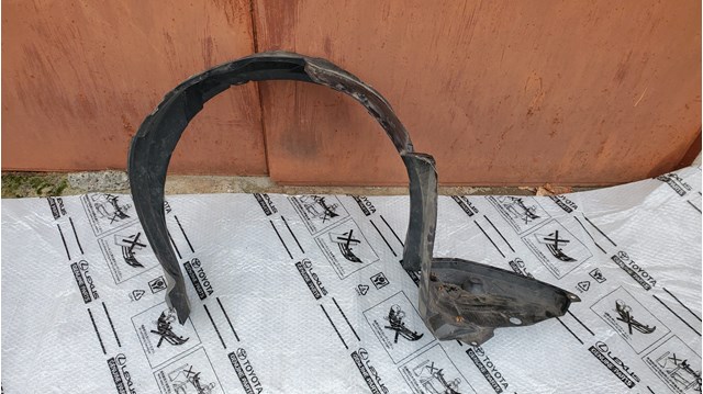 Підкрилок передній лівий 5387602340 TOYOTA