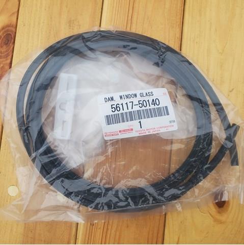 Молдинг лобового скла, нижній 5611750140 TOYOTA