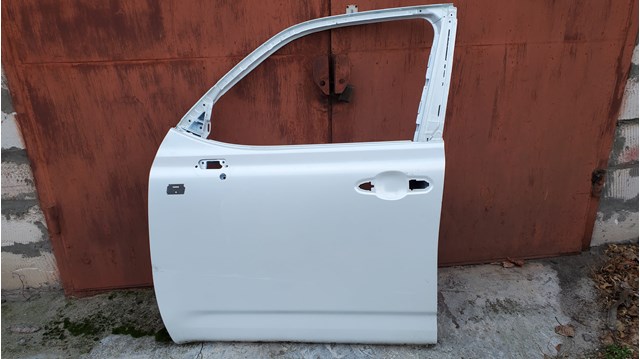 Водійські двері 6700260950 TOYOTA
