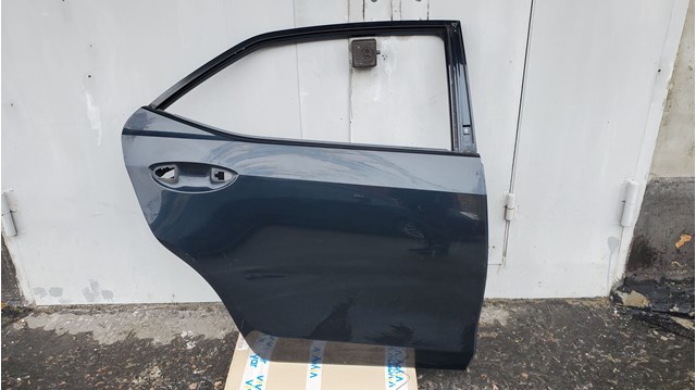 Двері задні, праві 6700302410 TOYOTA