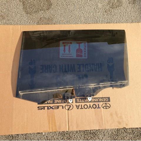 Скло заднє ліве 681040E090 TOYOTA