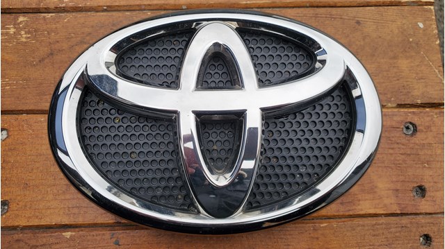 Фірмовий значок решітки радіатора 7530160060 TOYOTA