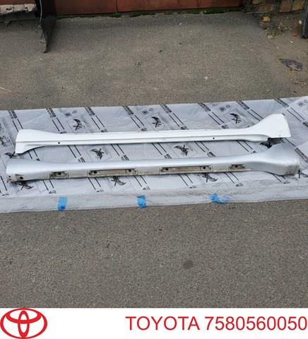 Накладка зовнішня (молдинг) порога, правий 7580560050 TOYOTA