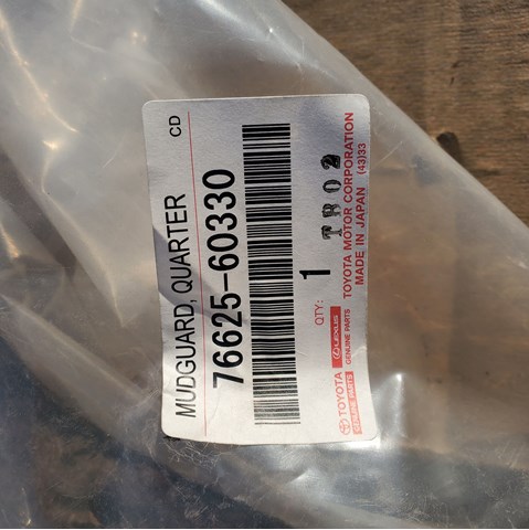 Бризковики задній, правий 7662560330 TOYOTA