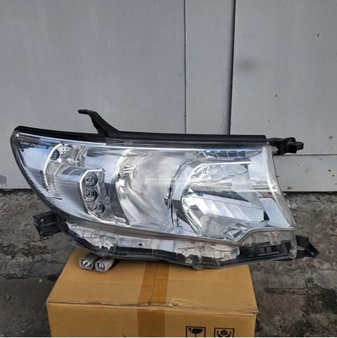 Фара основна права 8113060N10 TOYOTA