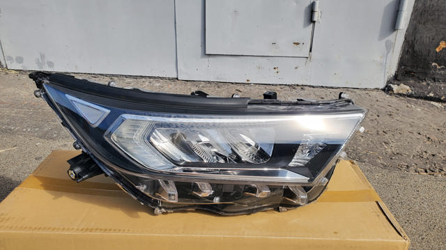 Основна фара - вставка 8114542842 TOYOTA