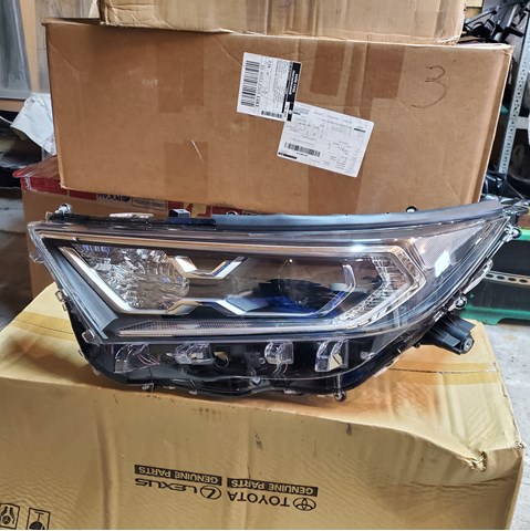 Фара основна ліва 8118542A32 TOYOTA