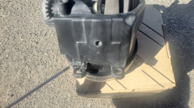 Протитуманка ліва 8122048051 TOYOTA