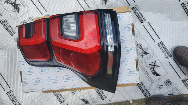 Ліхтар задній лівий 8156160C30 TOYOTA
