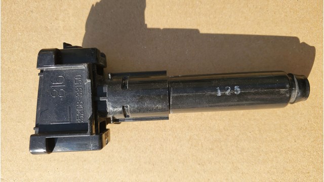 Сопло омивача фари передньої, лівої 8520833150 TOYOTA