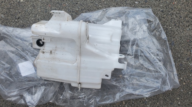 Бачок склоомивача 8531542460 TOYOTA