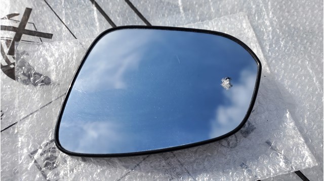 Скло дзеркала заднього виду, лівого 8796142E90 TOYOTA