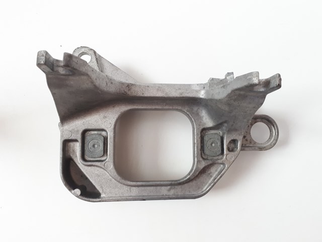 Кронштейн подушки (опори) двигуна, лівої 112221641R RENAULT