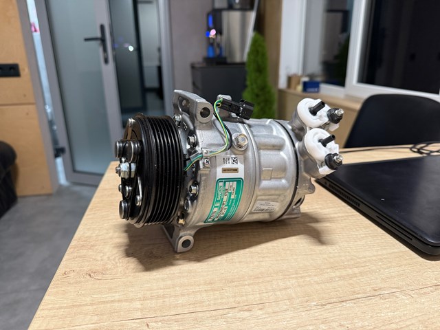 Компресор кондиціонера 1722070 FORD