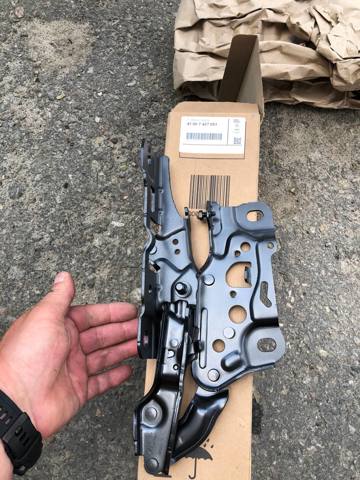 Петля капота, ліва 41007427051 BMW