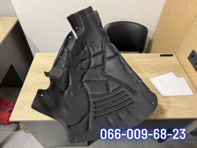 Підкрилок переднього крила, правий передній 4M0821172P VAG