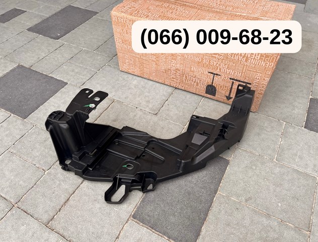 Кронштейн-адаптер кріплення фари передньої, лівої 622238779R RENAULT