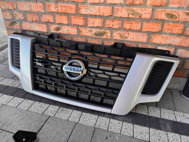 Решітка 62310BZ50A NISSAN