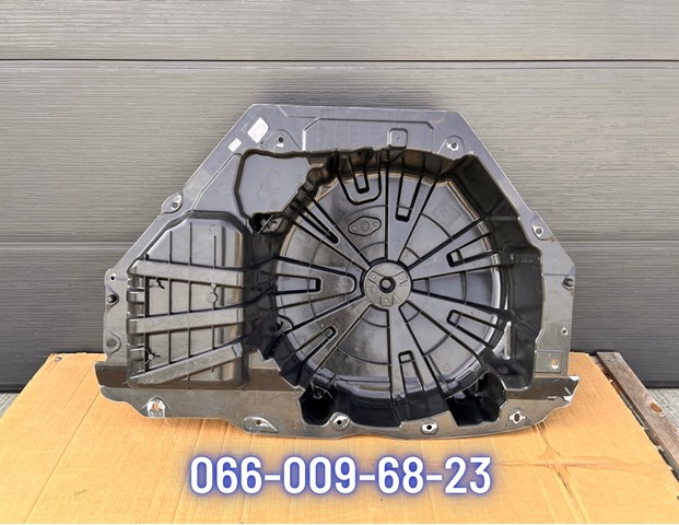 Деталі мотовідсіка задка кузова 745149909R RENAULT