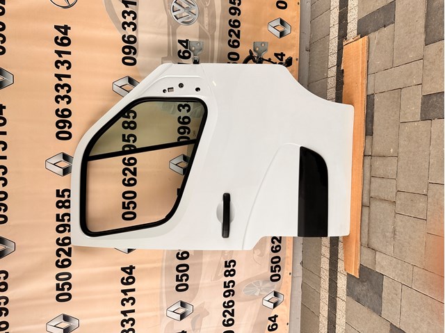 Дверка передня права 801009976R RENAULT