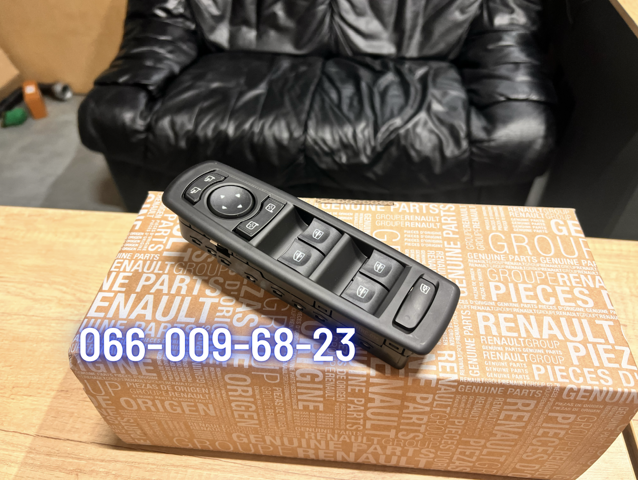 Кнопковий блок керування склопідіймачами передній лівий 809610006R RENAULT