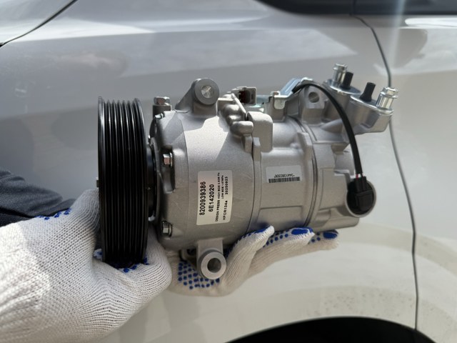 Компресор кондиціонера 8200939386 RENAULT