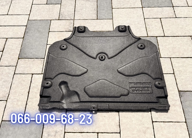 Захист двигуна задній 8W0863822A VAG