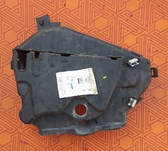 Кришка двигуна передня 135632713R RENAULT