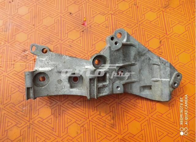 Кронштейн кріплення генератора 8200669494 RENAULT