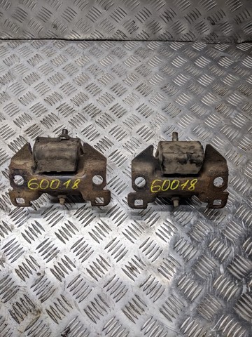 Подушка (опора) двигуна, ліва/права 11220EB300 NISSAN