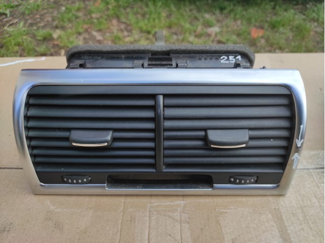 Решітка повітроводу 4L0820951 VAG