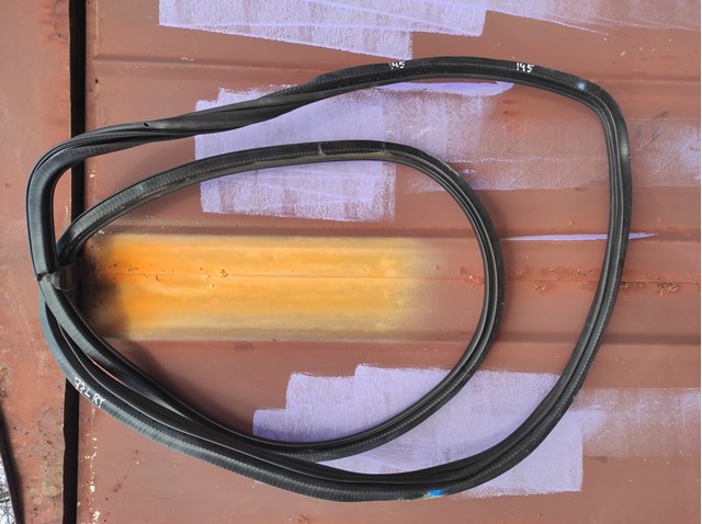Ущільнювач двері задньої (на кузові) 4L0833721 VAG
