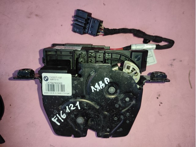 Замок і ручка дверей задка 51247397630 BMW