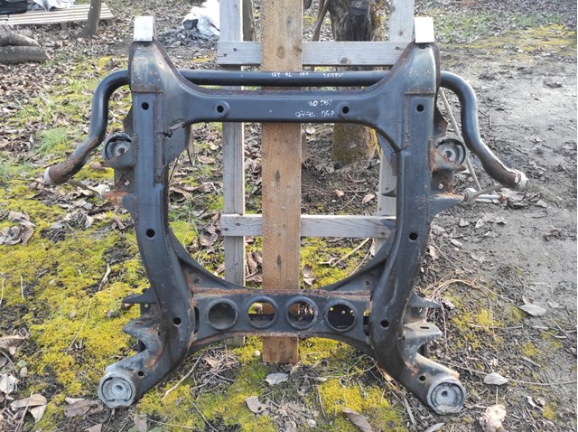 Стабілізатор передньої підвіски 7L0411025G VAG
