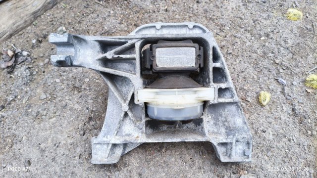 Права подушка двигуна 9800010180 PEUGEOT