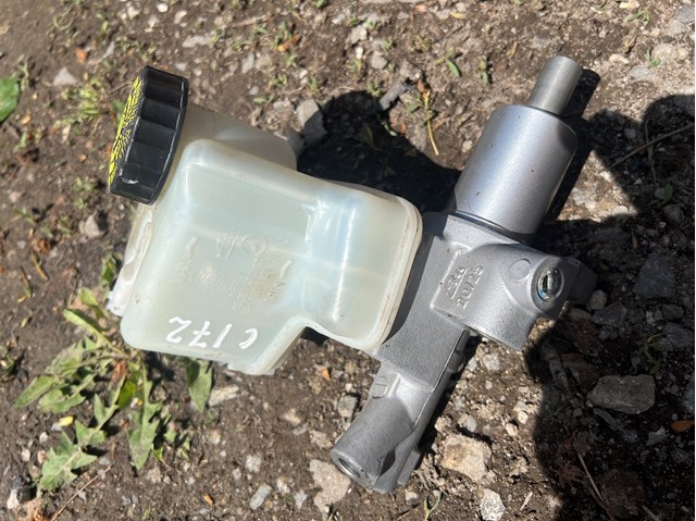 Бачок головного гальмівного циліндру (гальмівної рідини) A2044300102 MERCEDES