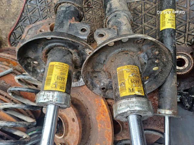 Амортизатор передньої підвіски 13412721 GM