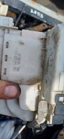 Замок задньої двері, лівої 1H4839015 VAG