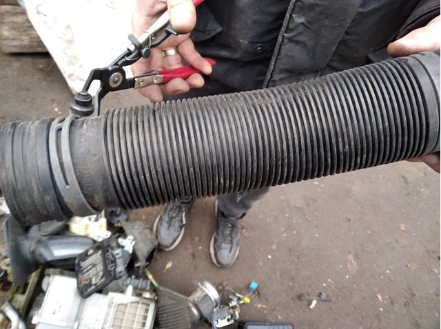 Патрубок повітряний, вихід повітряного фільтра 1J0129684J VAG