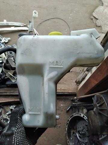 Водяний бачок системи охолодження 21710BM410 NISSAN